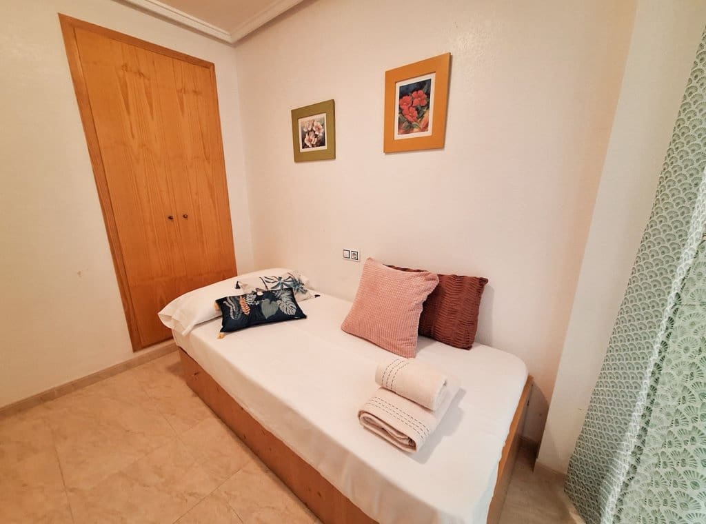 2 sypialnia Apartament do wynajęcia w Torrevieja z basenem - 850 € (Ref: 9271949)