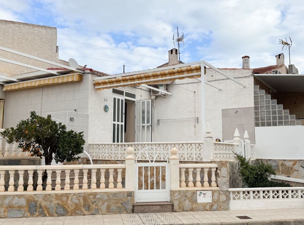 2 slaapkamer Huis te huur in Guardamar del Segura met zwembad - € 750 (Ref: 9289869)