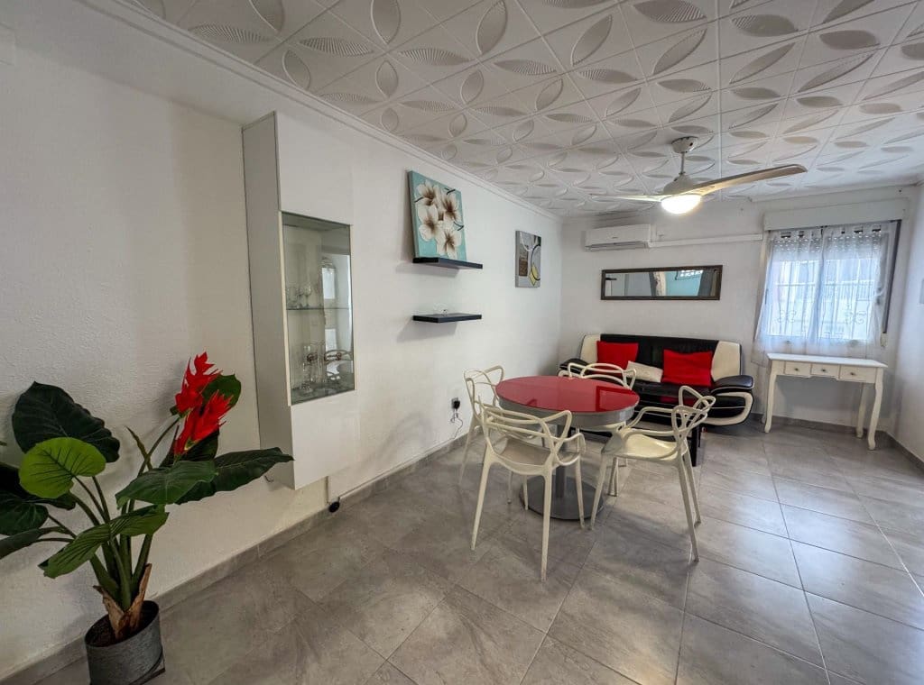 2 slaapkamer Huis te huur in Guardamar del Segura met zwembad - € 750 (Ref: 9289869)