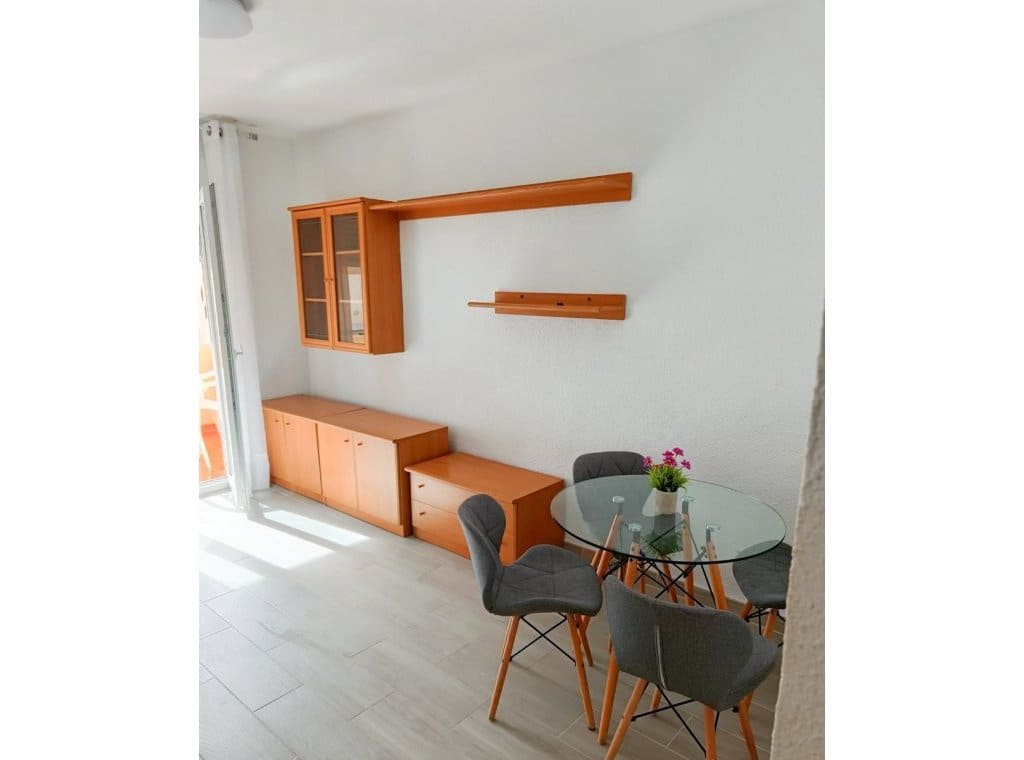 2 soveværelse Lejlighed til leje i Guardamar del Segura - € 750 (Ref: 9308079)