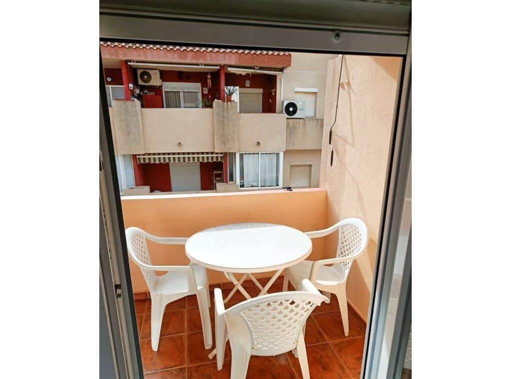 2 soveværelse Lejlighed til leje i Guardamar del Segura - € 750 (Ref: 9308079)