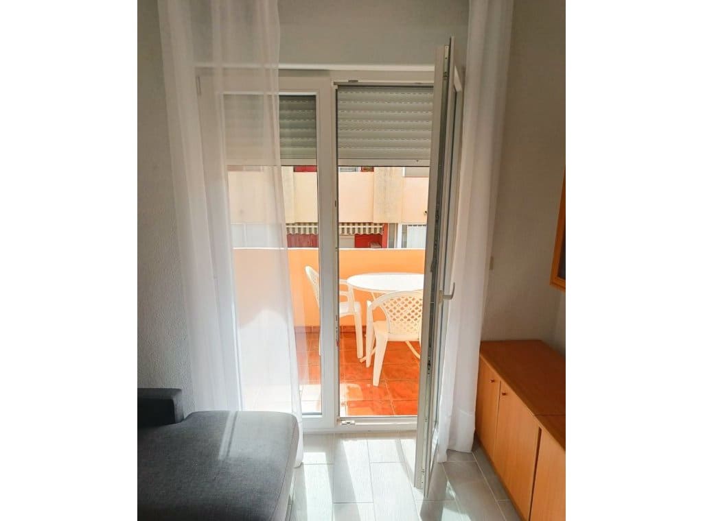 2 soveværelse Lejlighed til leje i Guardamar del Segura - € 750 (Ref: 9308079)