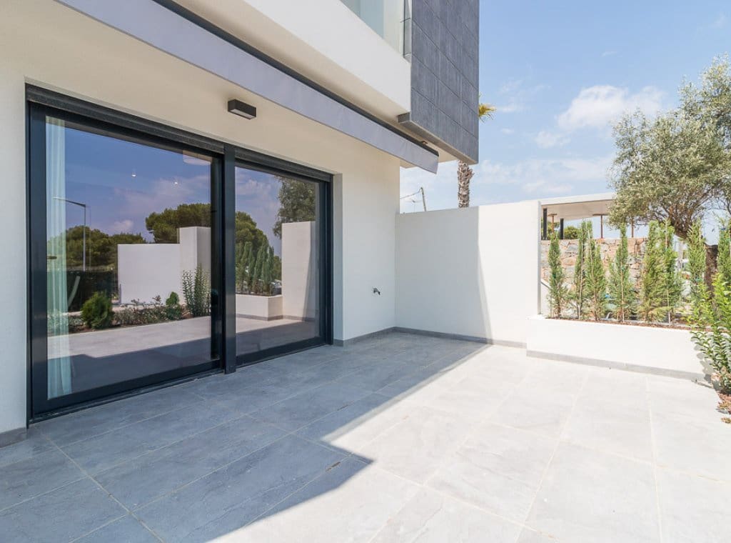 3 slaapkamer Bungalow te koop in Torrevieja met zwembad - € 279.900 (Ref: 9310239)