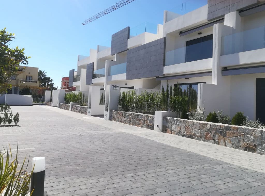 3 slaapkamer Bungalow te koop in Torrevieja met zwembad - € 279.900 (Ref: 9310239)