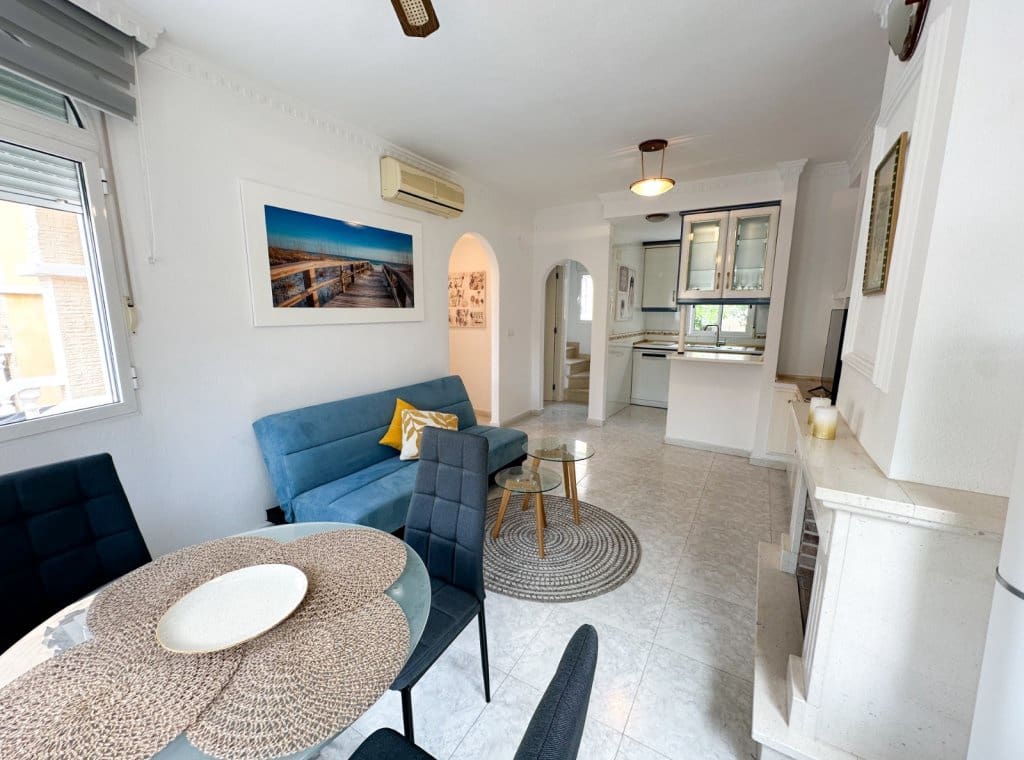 2 makuuhuone Huvila vuokrattavana paikassa Villamartin mukana uima-altaan 
autotalli - 1 100 € (Ref: 9312167)