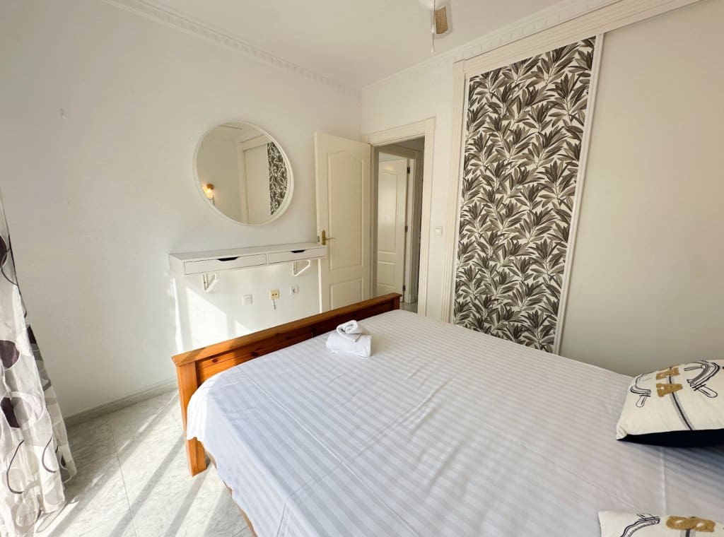 2 makuuhuone Huvila vuokrattavana paikassa Villamartin mukana uima-altaan 
autotalli - 1 100 € (Ref: 9312167)