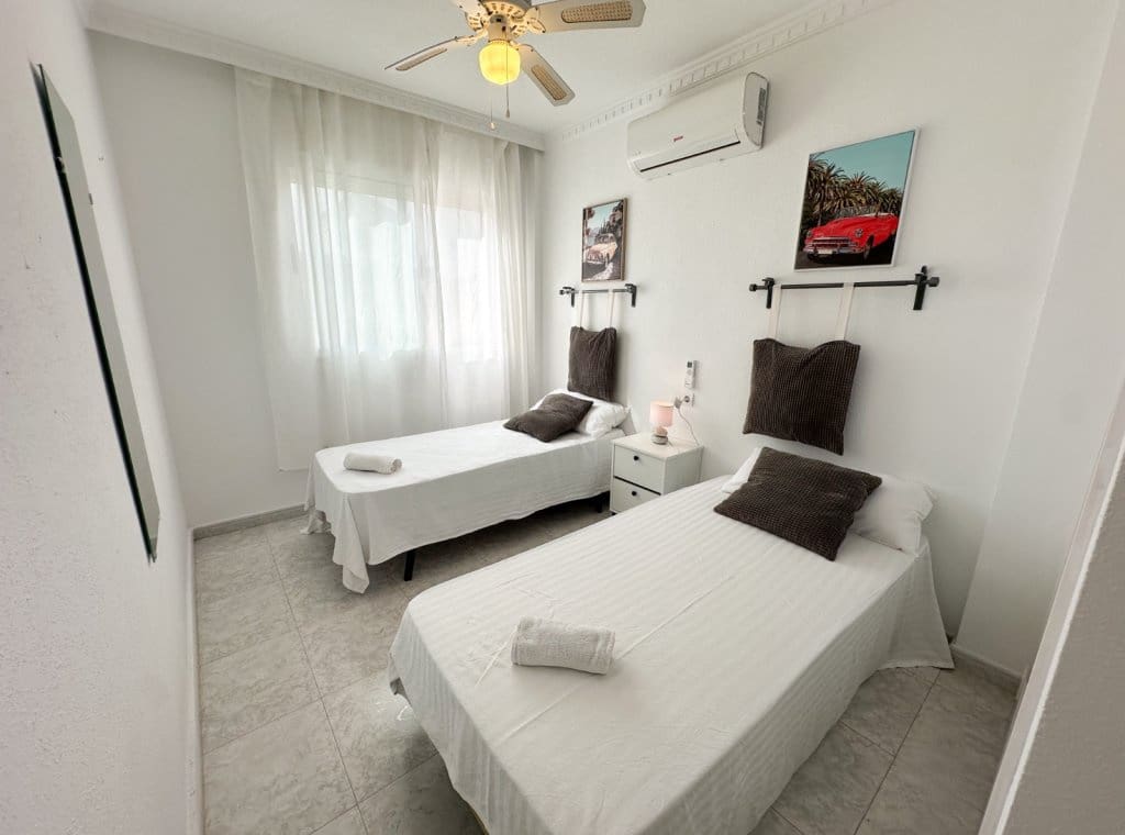 2 makuuhuone Huvila vuokrattavana paikassa Villamartin mukana uima-altaan 
autotalli - 1 100 € (Ref: 9312167)