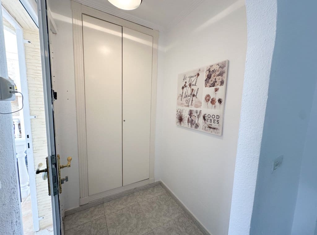 2 makuuhuone Huvila vuokrattavana paikassa Villamartin mukana uima-altaan 
autotalli - 1 100 € (Ref: 9312167)