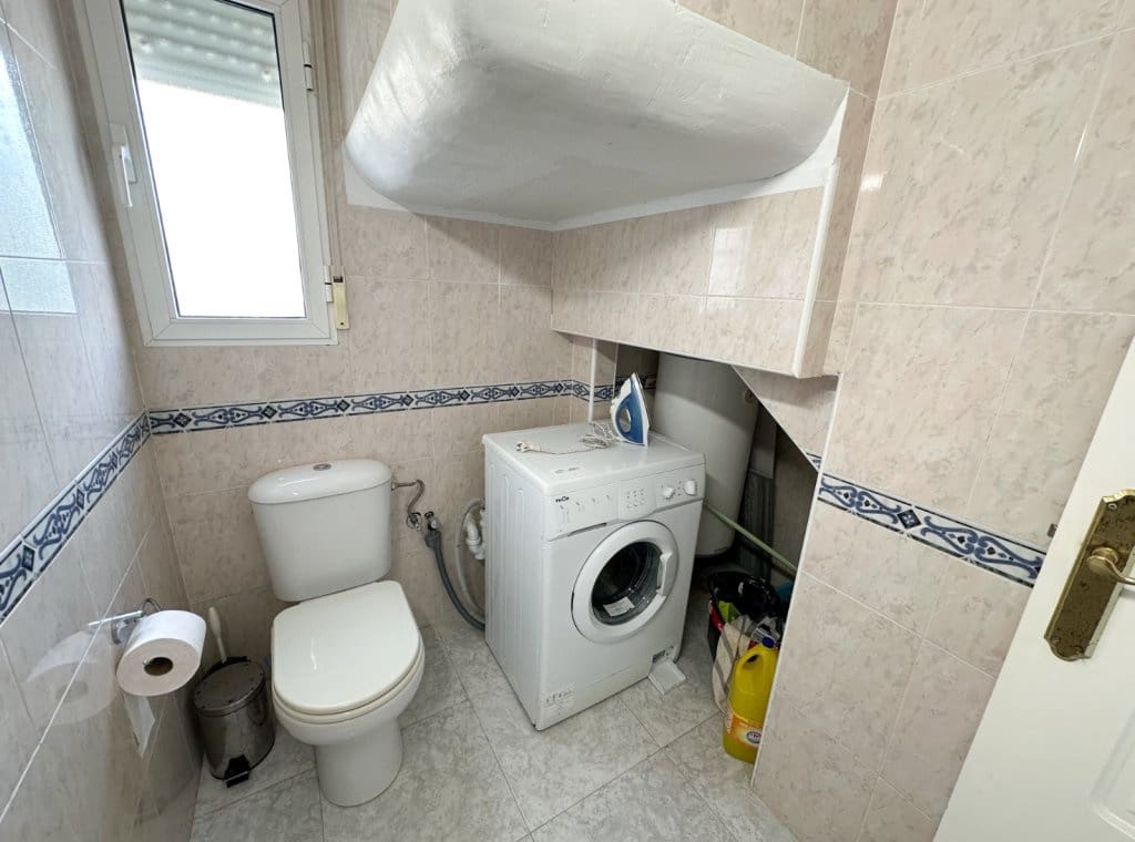 2 makuuhuone Huvila vuokrattavana paikassa Villamartin mukana uima-altaan 
autotalli - 1 100 € (Ref: 9312167)