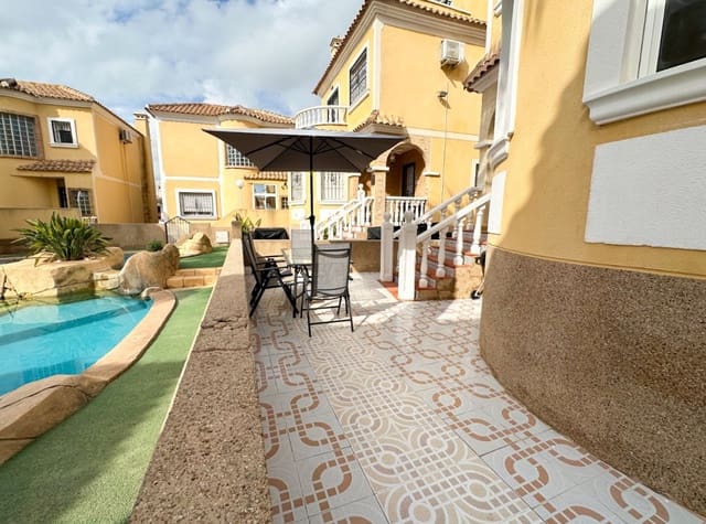 2 makuuhuone Huvila vuokrattavana paikassa Villamartin, Orihuela mukana uima-altaan - 1 100 € (Ref: 9312167)