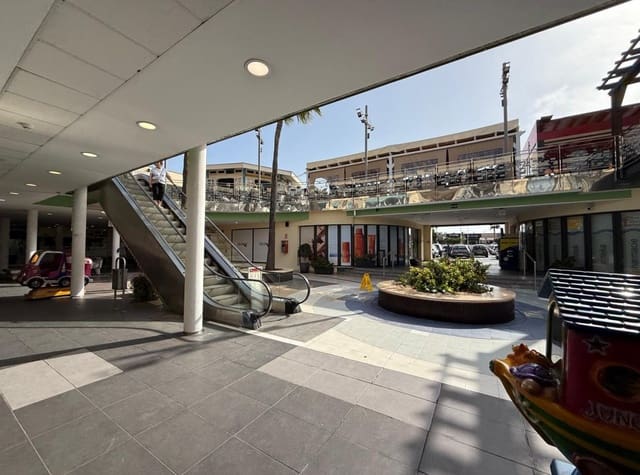 1 slaapkamer Commercieel te huur in Punta Prima, Orihuela - € 1.800 (Ref: 9317018)