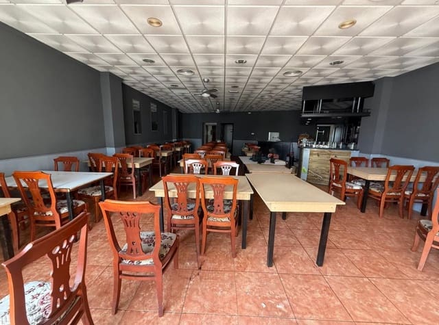 1 slaapkamer Commercieel te huur in Punta Prima, Orihuela - € 1.800 (Ref: 9317018)