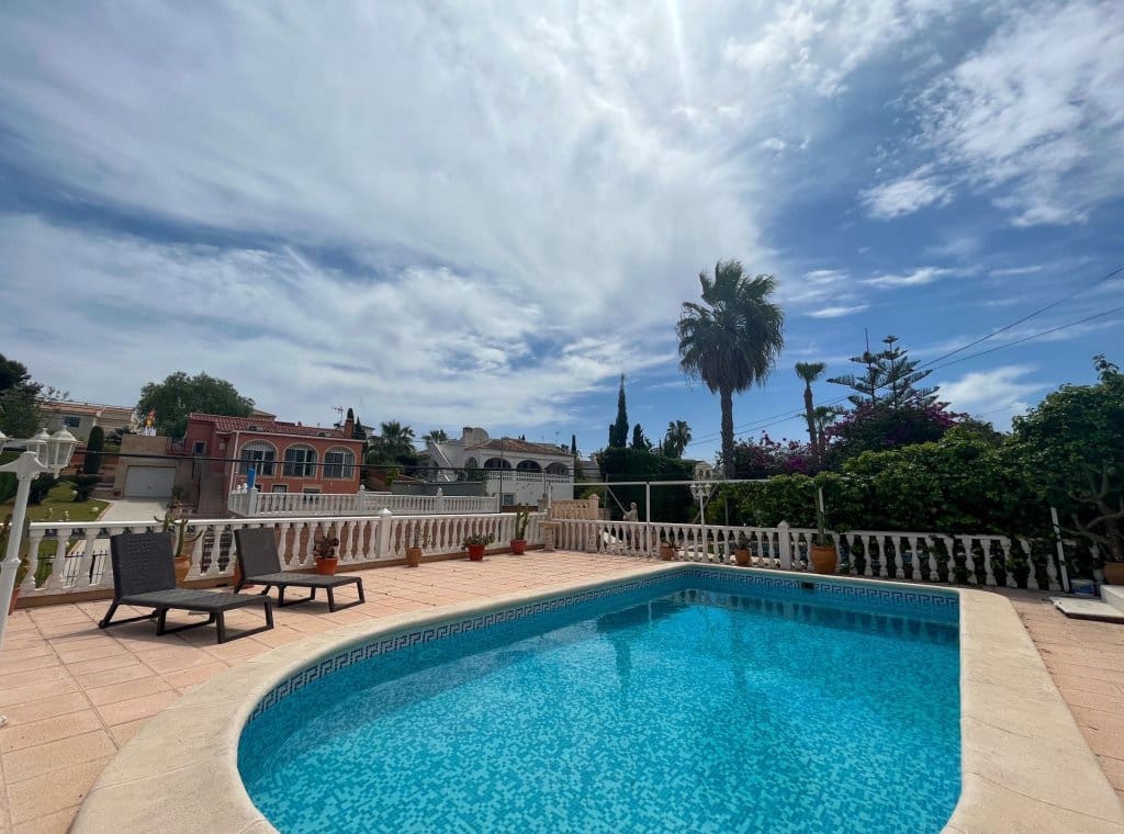 3 slaapkamer Villa te koop in Torrevieja met zwembad garage - € 365.000 (Ref: 9317019)