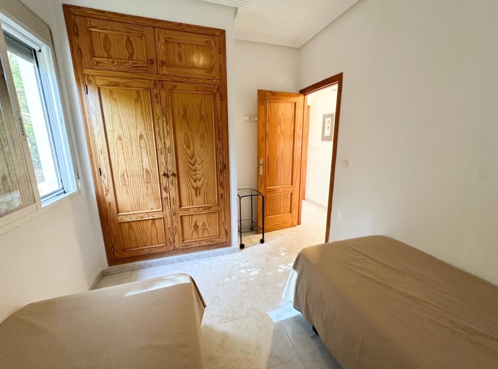 3 slaapkamer Villa te koop in Torrevieja met zwembad garage - € 365.000 (Ref: 9317019)