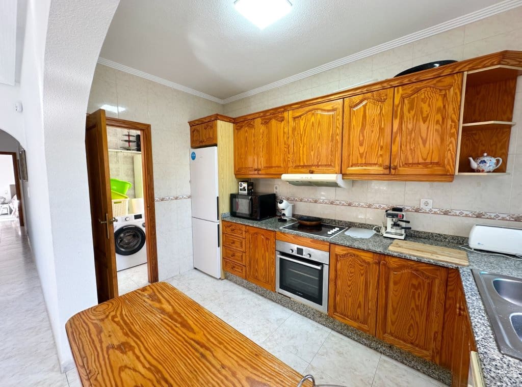 3 slaapkamer Villa te koop in Torrevieja met zwembad garage - € 365.000 (Ref: 9317019)