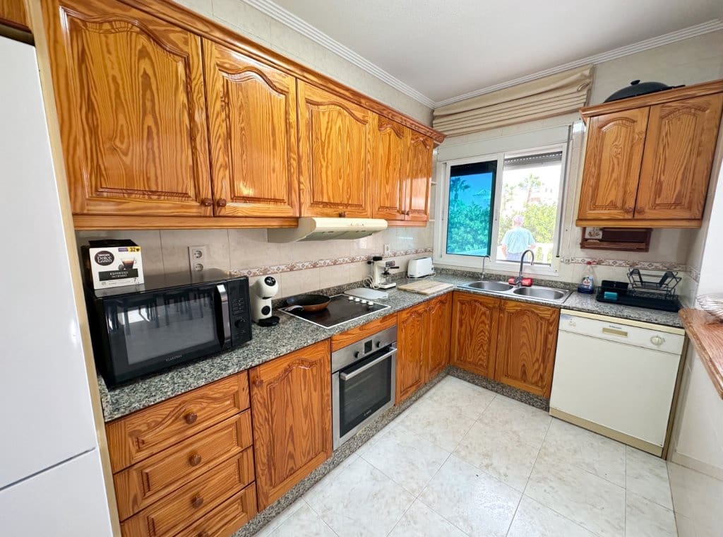 3 slaapkamer Villa te koop in Torrevieja met zwembad garage - € 365.000 (Ref: 9317019)