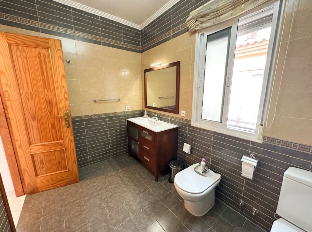 3 slaapkamer Villa te koop in Torrevieja met zwembad garage - € 365.000 (Ref: 9317019)