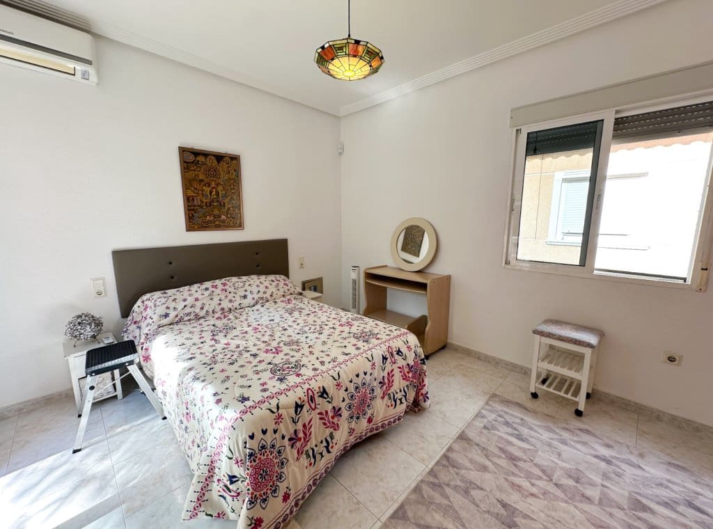 3 slaapkamer Villa te koop in Torrevieja met zwembad garage - € 365.000 (Ref: 9317019)