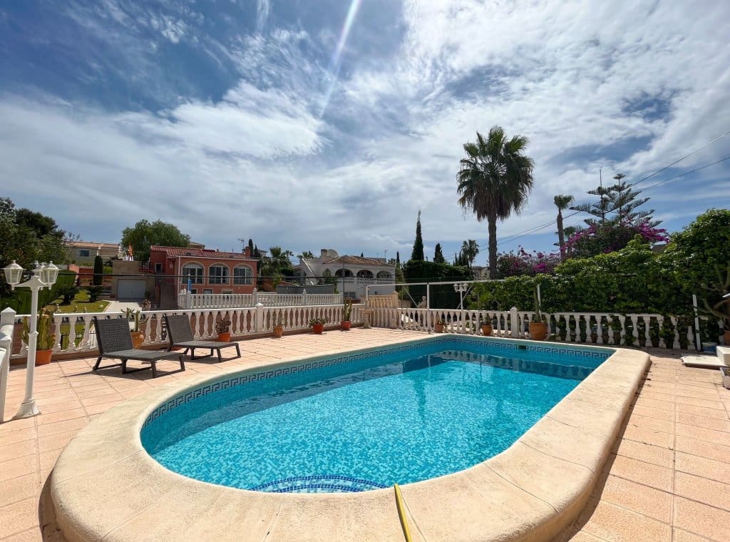 3 slaapkamer Villa te koop in Torrevieja met zwembad garage - € 365.000 (Ref: 9317019)