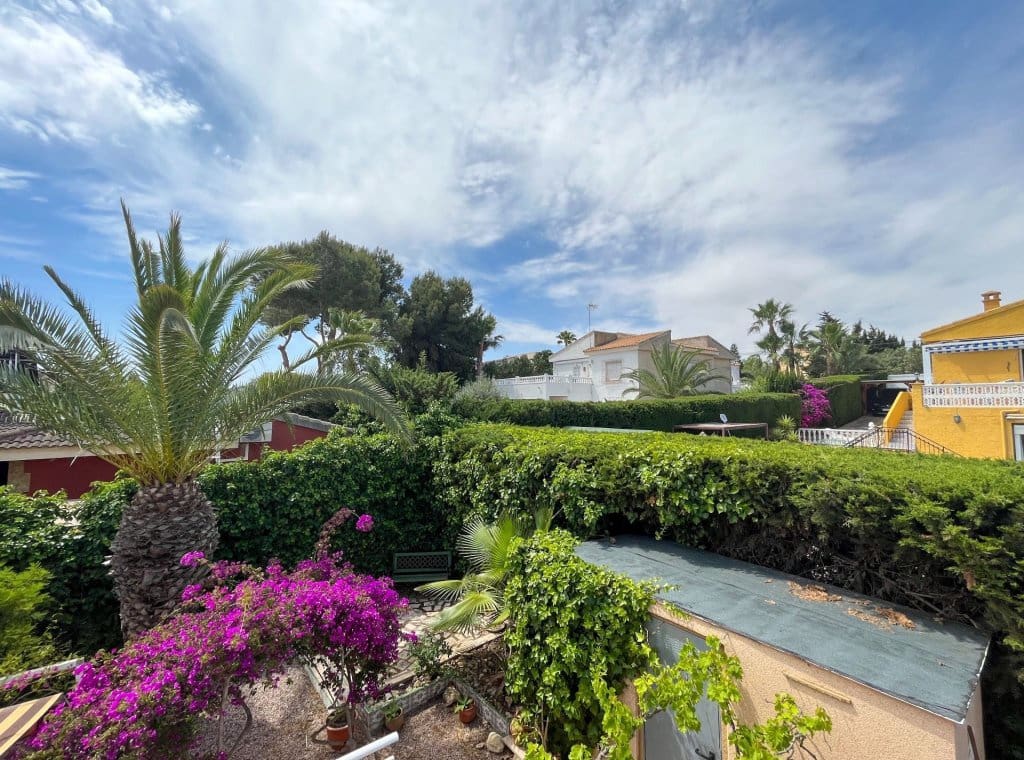 3 slaapkamer Villa te koop in Torrevieja met zwembad garage - € 365.000 (Ref: 9317019)