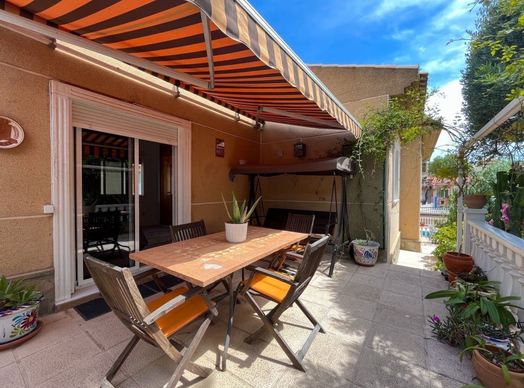 3 slaapkamer Villa te koop in Torrevieja met zwembad garage - € 365.000 (Ref: 9317019)