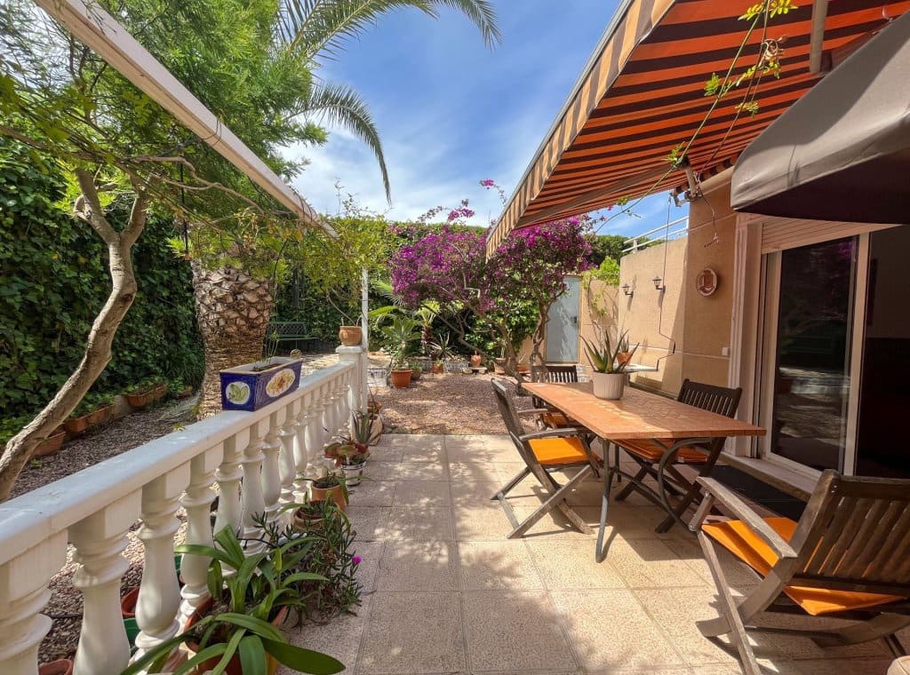 3 slaapkamer Villa te koop in Torrevieja met zwembad garage - € 365.000 (Ref: 9317019)