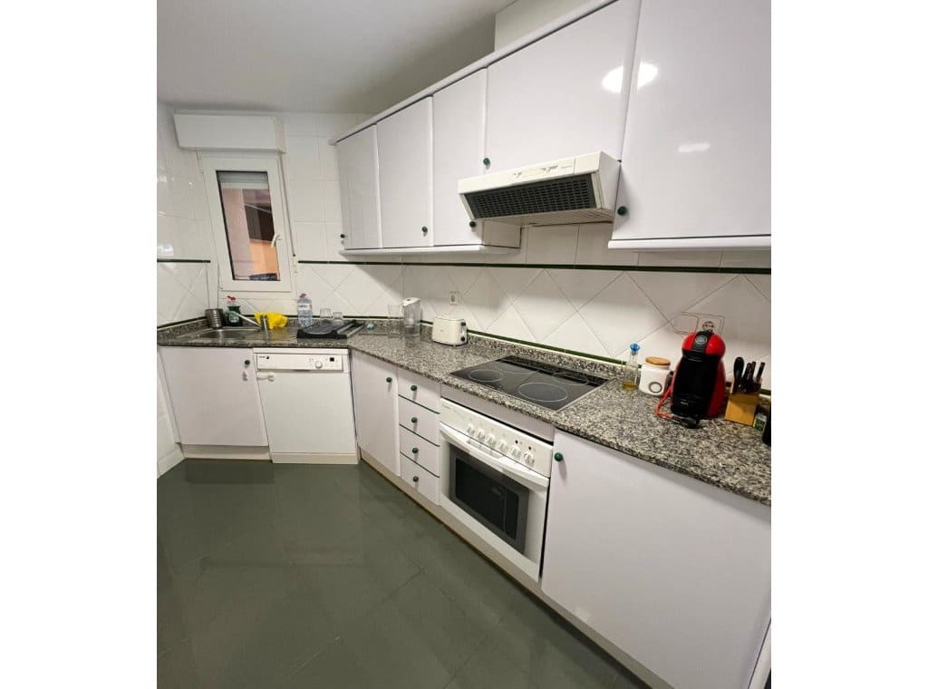 Appartement de 2 chambres à louer à Dehesa de Campoamor avec piscine garage - 1 000 € (Ref: 9317024)