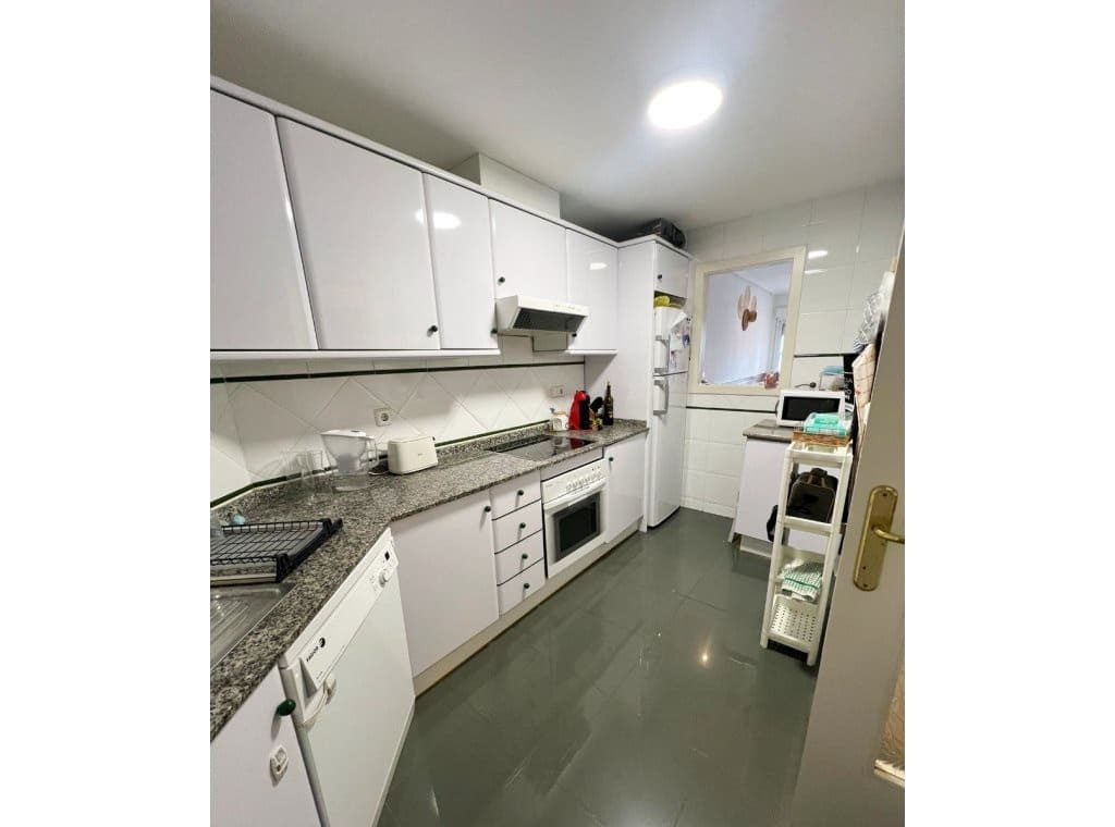 Appartement de 2 chambres à louer à Dehesa de Campoamor avec piscine garage - 1 000 € (Ref: 9317024)