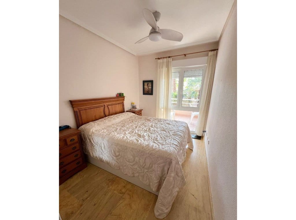 Appartement de 2 chambres à louer à Dehesa de Campoamor avec piscine garage - 1 000 € (Ref: 9317024)