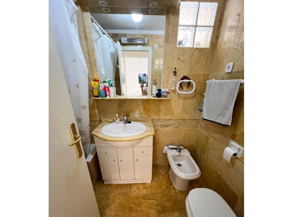 Appartement de 2 chambres à louer à Dehesa de Campoamor avec piscine garage - 1 000 € (Ref: 9317024)