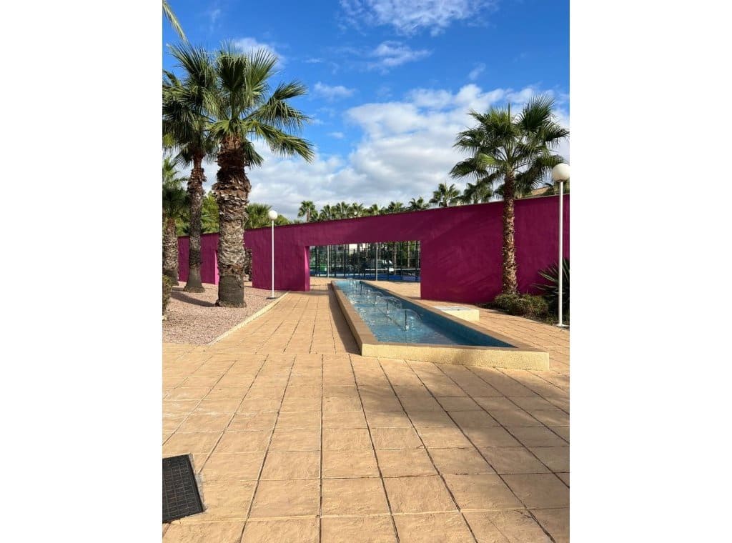 Appartement de 2 chambres à louer à Dehesa de Campoamor avec piscine garage - 1 000 € (Ref: 9317024)