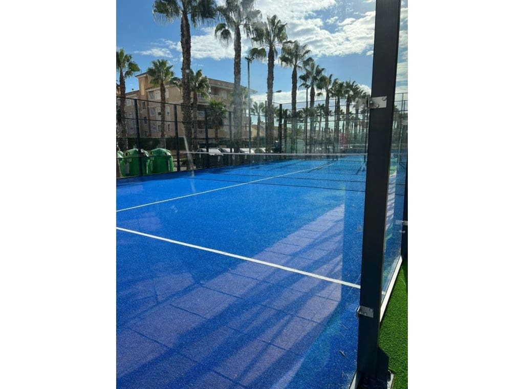 Appartement de 2 chambres à louer à Dehesa de Campoamor avec piscine garage - 1 000 € (Ref: 9317024)