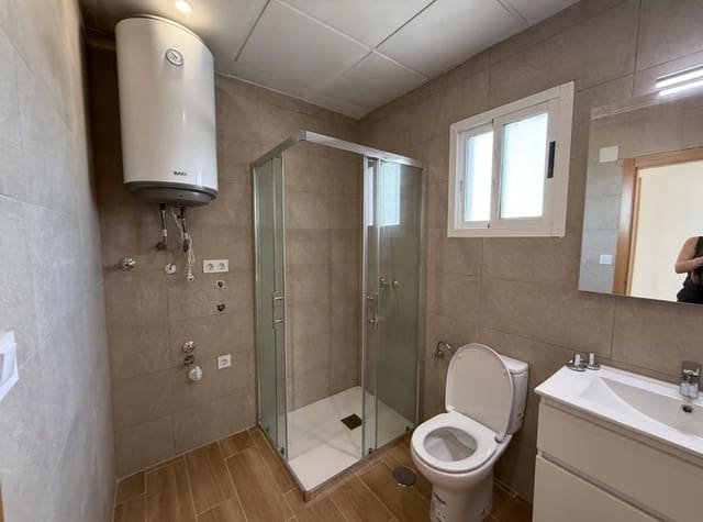 Penthouse de 2 chambres à louer à Punta Prima, Orihuela avec piscine garage - 900 € (Ref: 9320007)