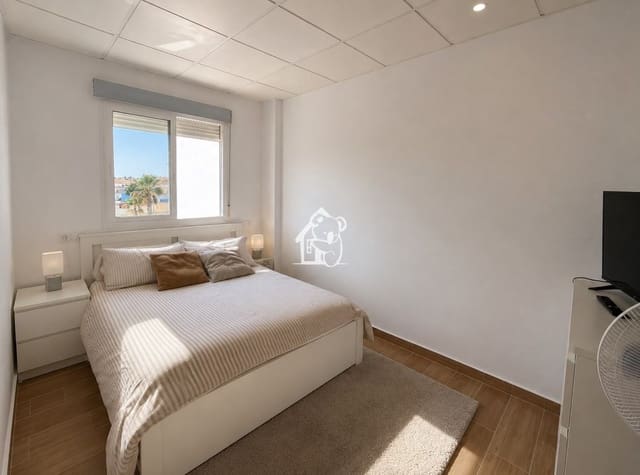Penthouse de 2 chambres à louer à Punta Prima, Orihuela avec piscine garage - 900 € (Ref: 9320007)