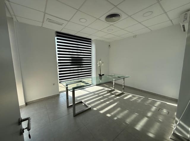 1 bedroom Commercial for rent in Pinar de Campoverde, Pilar de la Horadada - € 1,000 (Ref: 9320008)