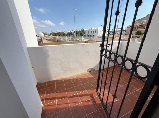 2 soveværelse Lejlighed til leje i Punta Prima, Orihuela med swimmingpool garage - € 1.000 (Ref: 9320010)