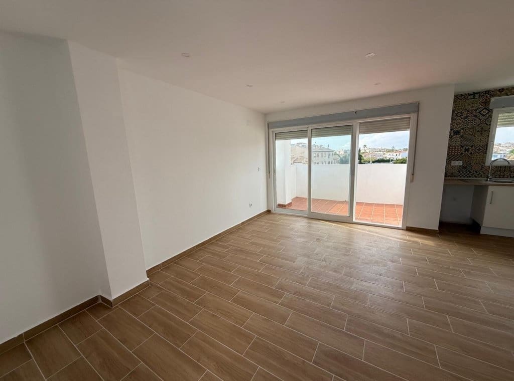 2 slaapkamer Penthouse te koop in Orihuela Costa met zwembad garage - € 195.000 (Ref: 9325783)