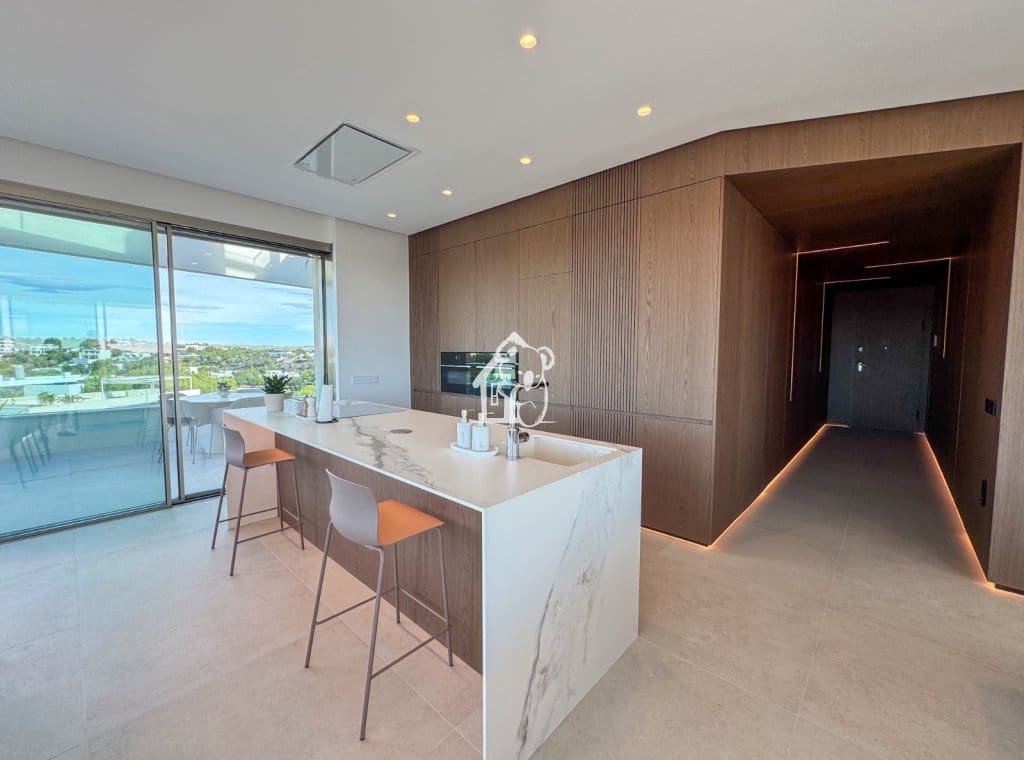 3 soveværelse Penthouse til leje i Orihuela Costa med swimmingpool garage - € 3.750 (Ref: 9329941)