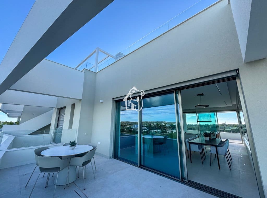3 soveværelse Penthouse til leje i Orihuela Costa med swimmingpool garage - € 3.750 (Ref: 9329941)