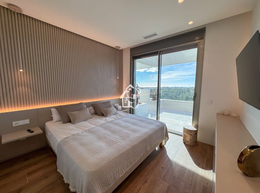 3 soveværelse Penthouse til leje i Orihuela Costa med swimmingpool garage - € 3.750 (Ref: 9329941)