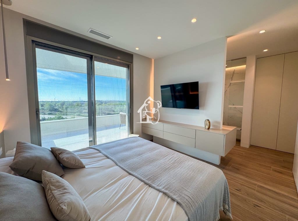 3 soveværelse Penthouse til leje i Orihuela Costa med swimmingpool garage - € 3.750 (Ref: 9329941)