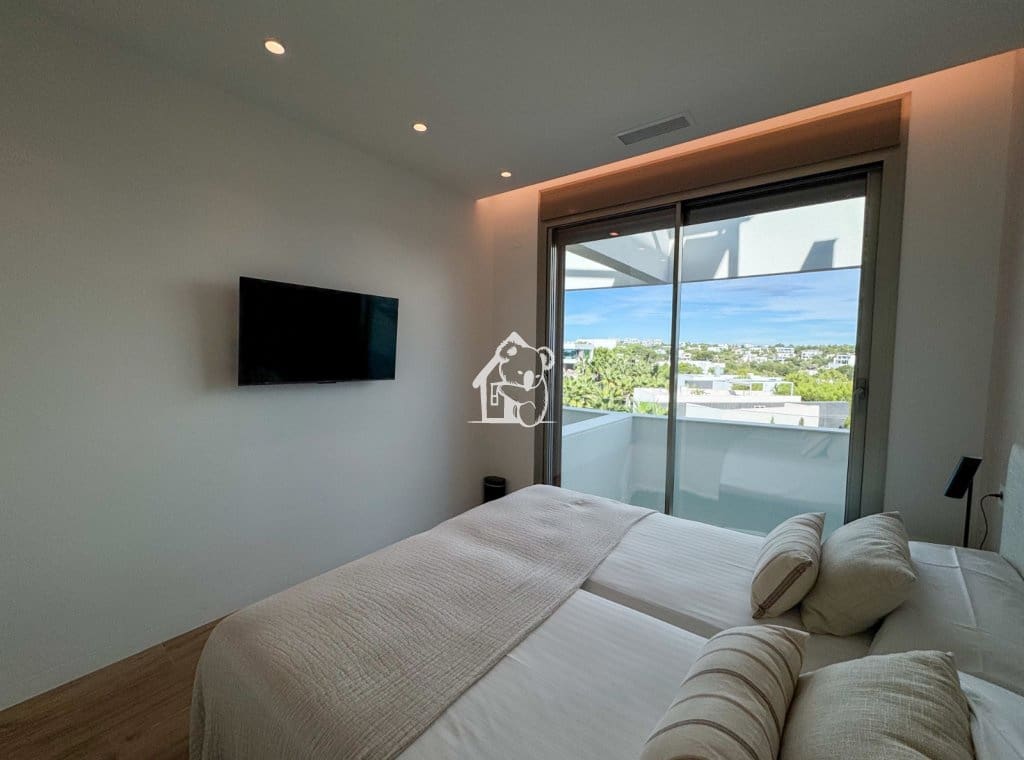 3 soveværelse Penthouse til leje i Orihuela Costa med swimmingpool garage - € 3.750 (Ref: 9329941)