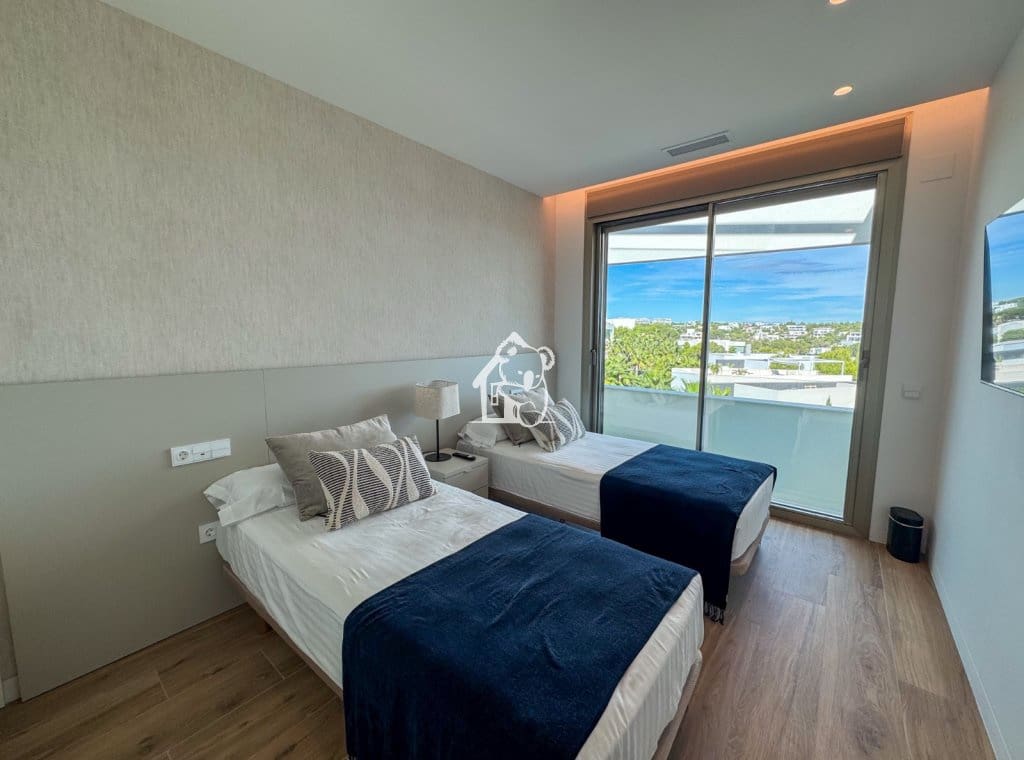 3 soveværelse Penthouse til leje i Orihuela Costa med swimmingpool garage - € 3.750 (Ref: 9329941)