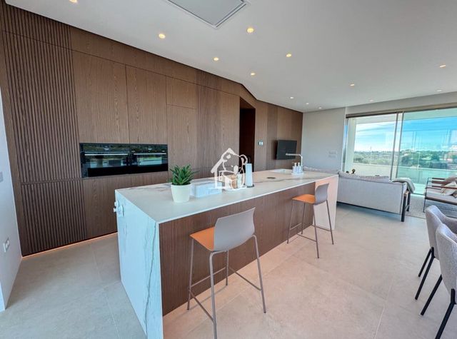 3 soveværelse Penthouse til leje i Las Colinas Golf, Orihuela med swimmingpool garage - € 3.750 (Ref: 9329941)