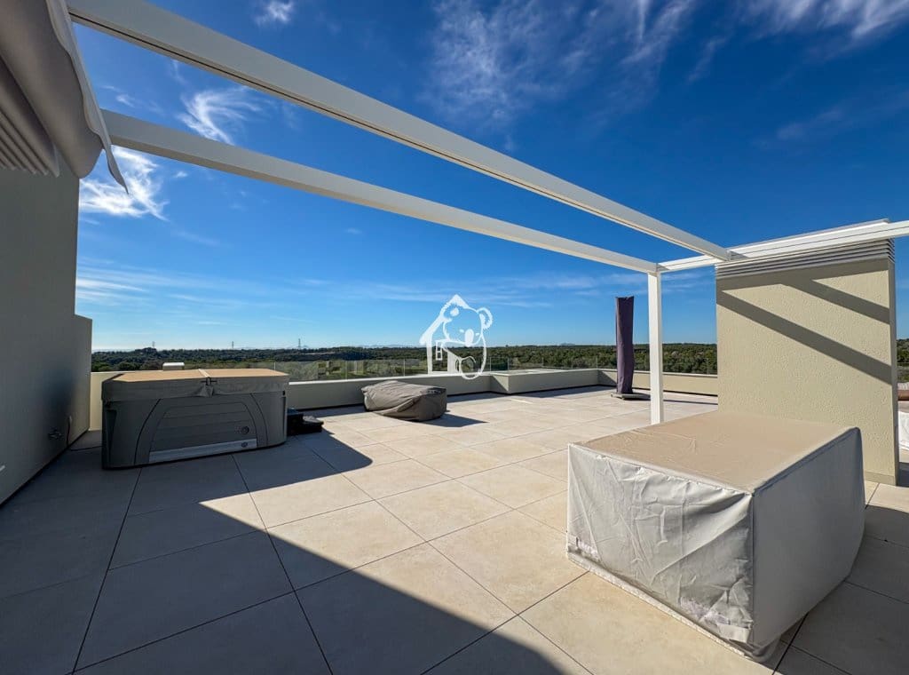 3 soveværelse Penthouse til leje i Orihuela Costa med swimmingpool garage - € 3.750 (Ref: 9329941)