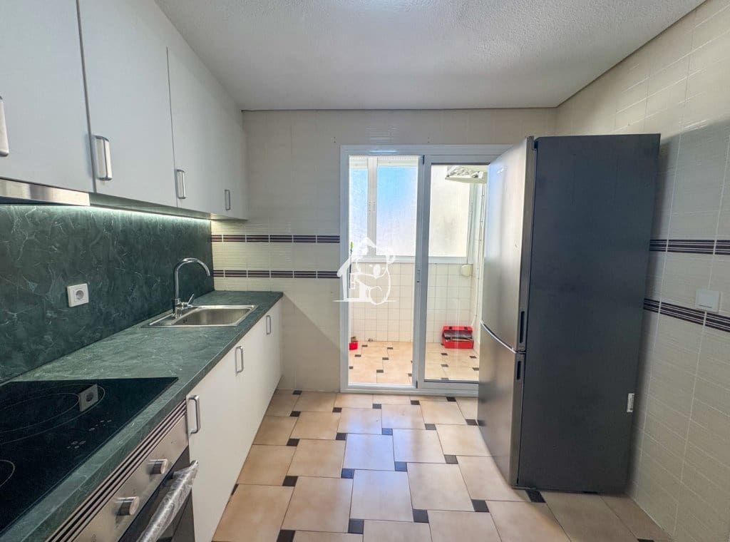 Appartement de 3 chambres à louer à Torrevieja - 975 € (Ref: 9329943)