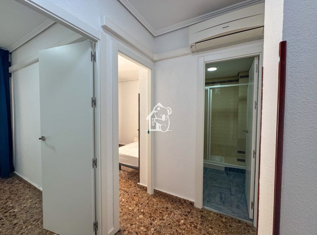 Appartement de 3 chambres à louer à Torrevieja - 975 € (Ref: 9329943)
