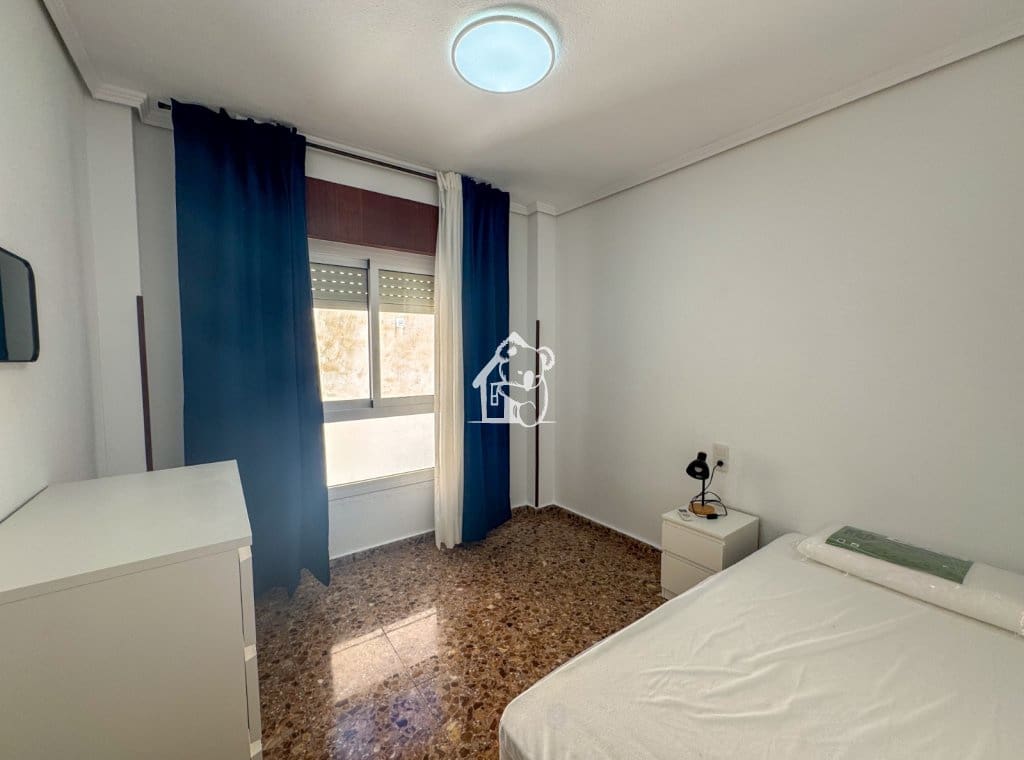 Appartement de 3 chambres à louer à Torrevieja - 975 € (Ref: 9329943)