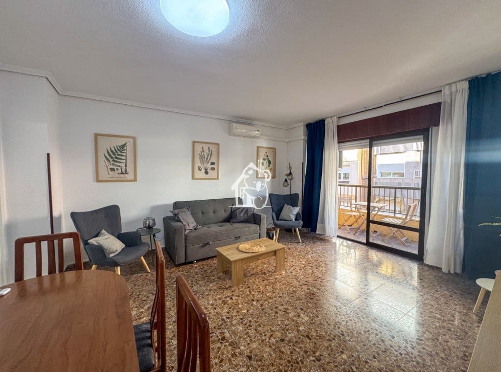 Appartement de 3 chambres à louer à Torrevieja - 975 € (Ref: 9329943)