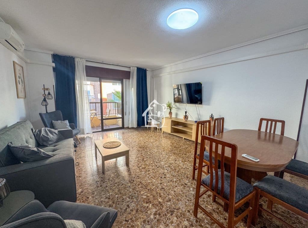 Appartement de 3 chambres à louer à Torrevieja - 975 € (Ref: 9329943)